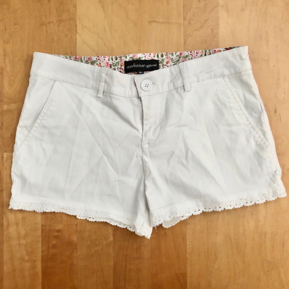 🌺 White Shorts